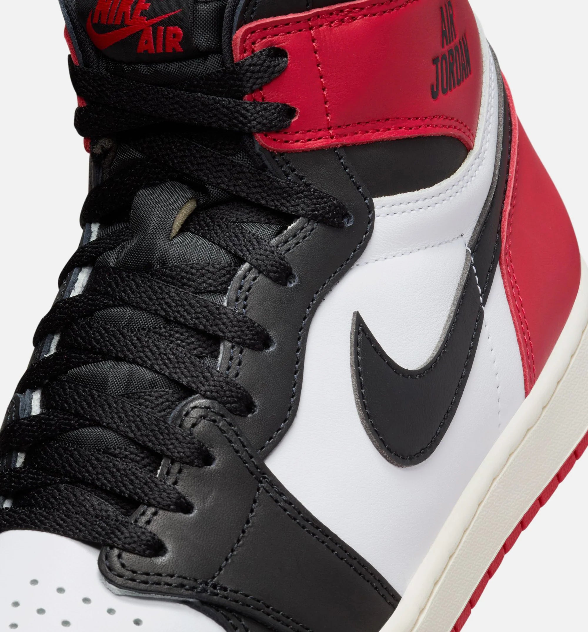 Air Jordan 1 Retro High OG Black Toe Mens Lifestyle Shoe White Black Varsity Red Sail