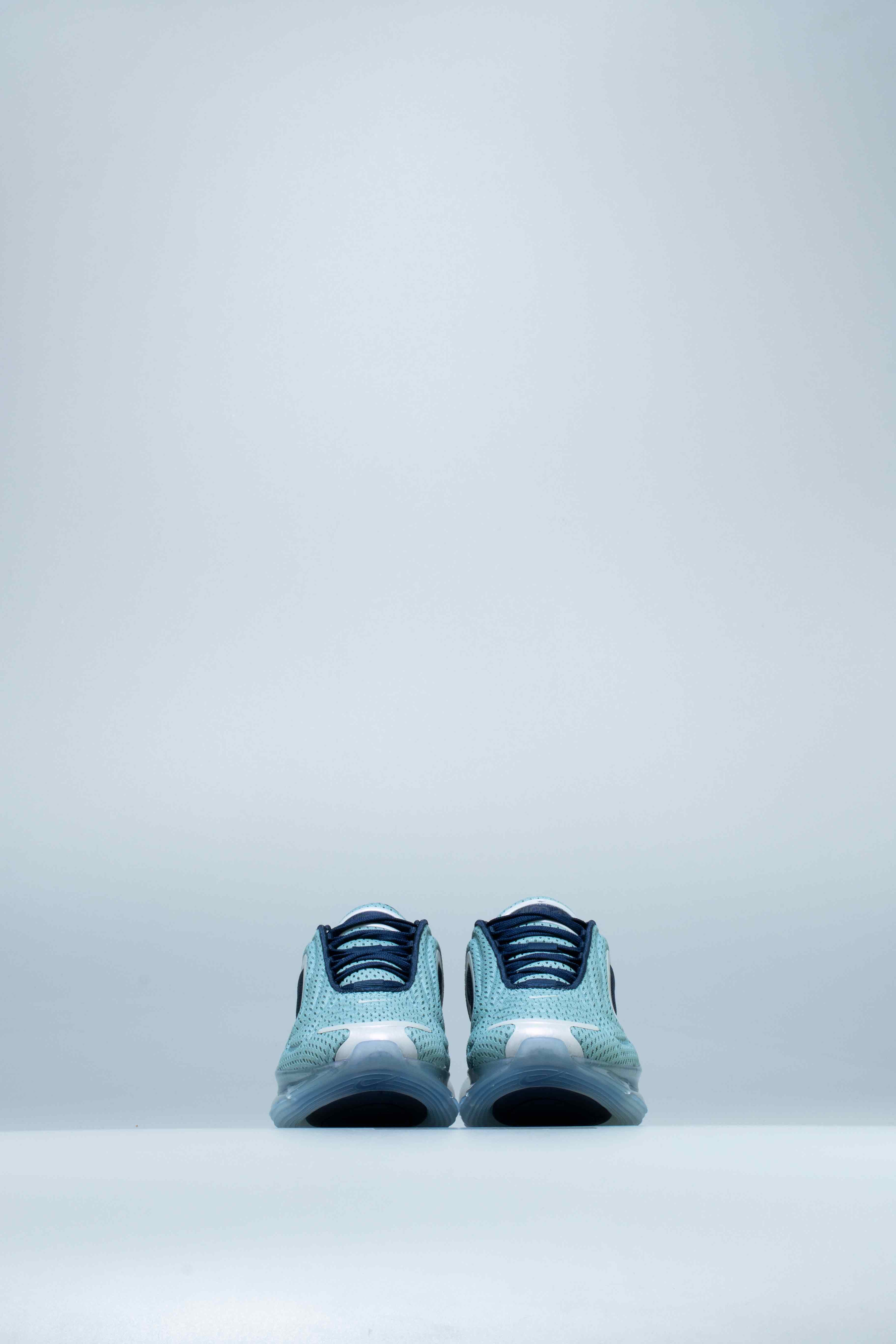 Air Max 720 Womens Shoe Metallic Silver Midnight