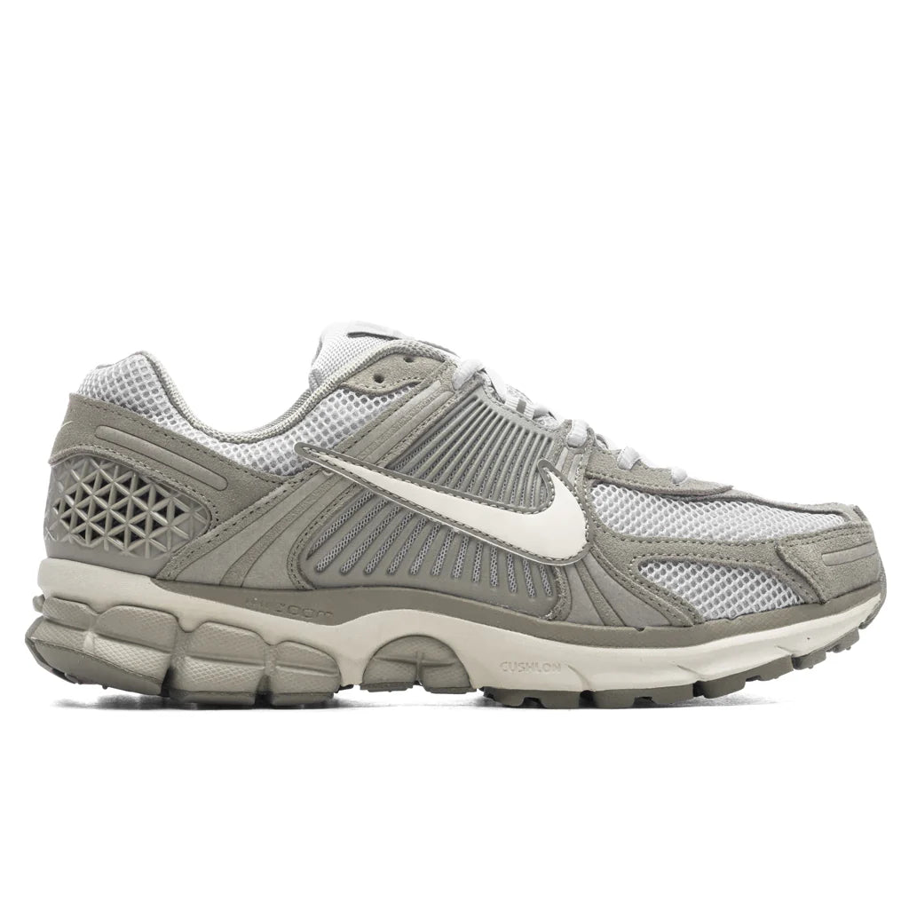 Zoom Vomero 5 Dark Stucco Phantom Light Smoke Grey