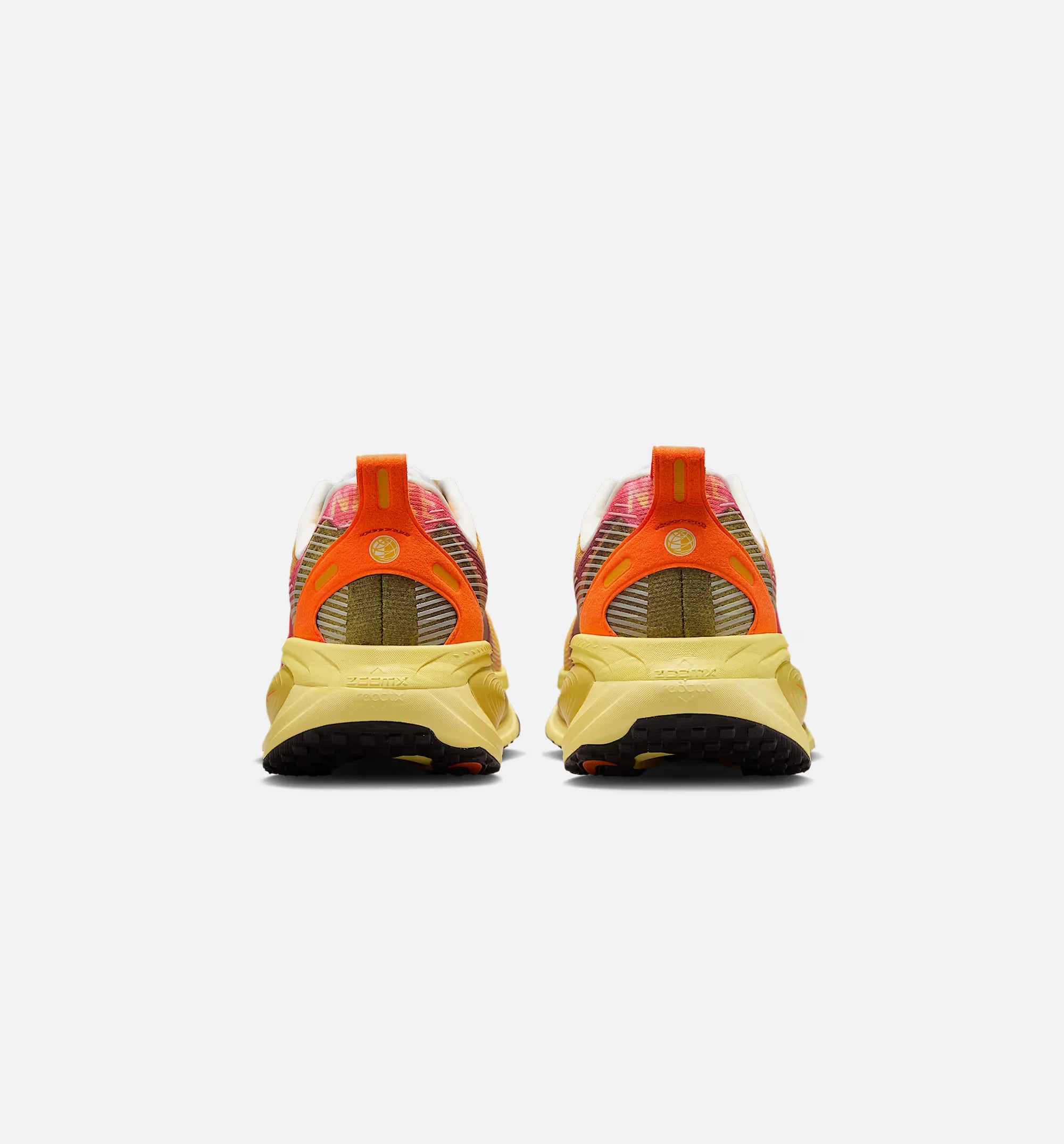 Vomero 18 SE Mens Lifestyle Shoe Yellow White