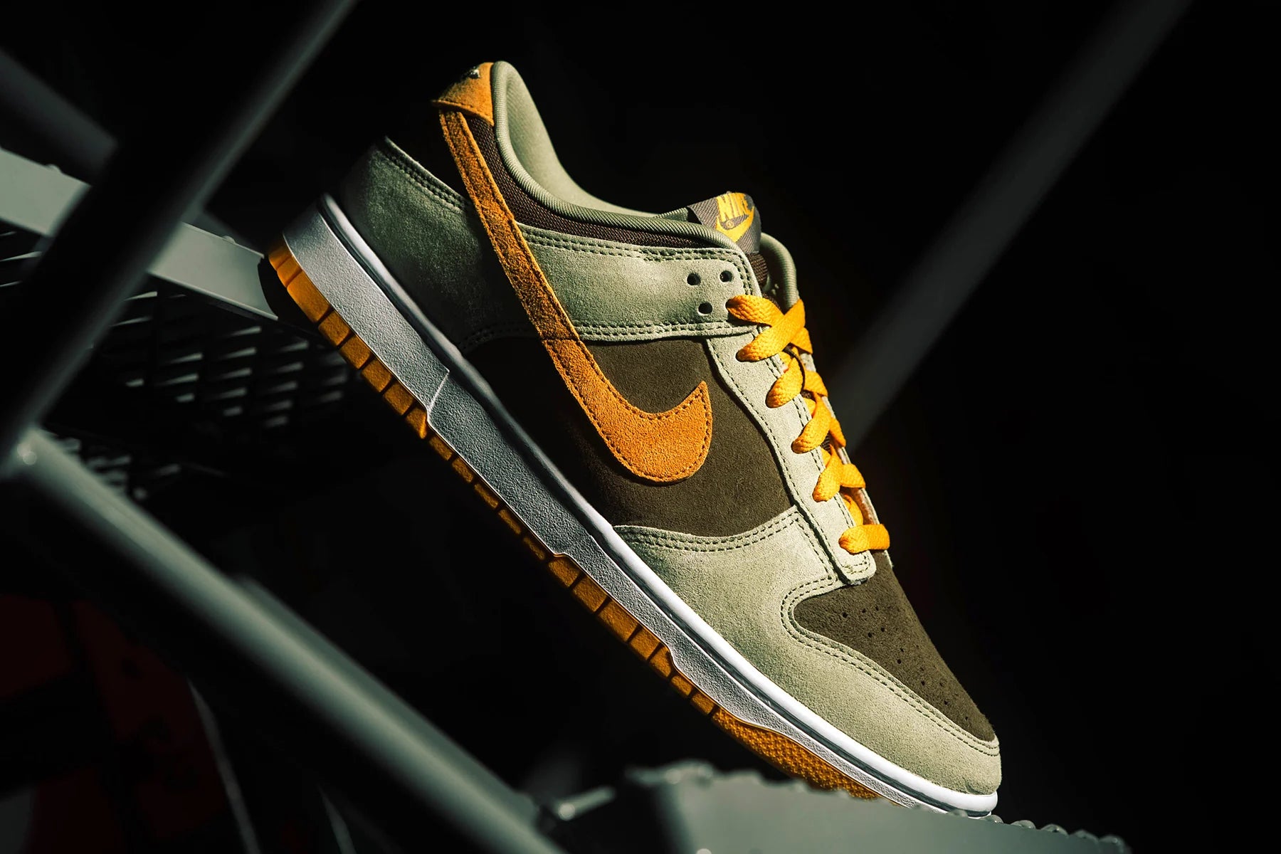 Dunk Low SE Dusty Olive Pro Gold Light Olive