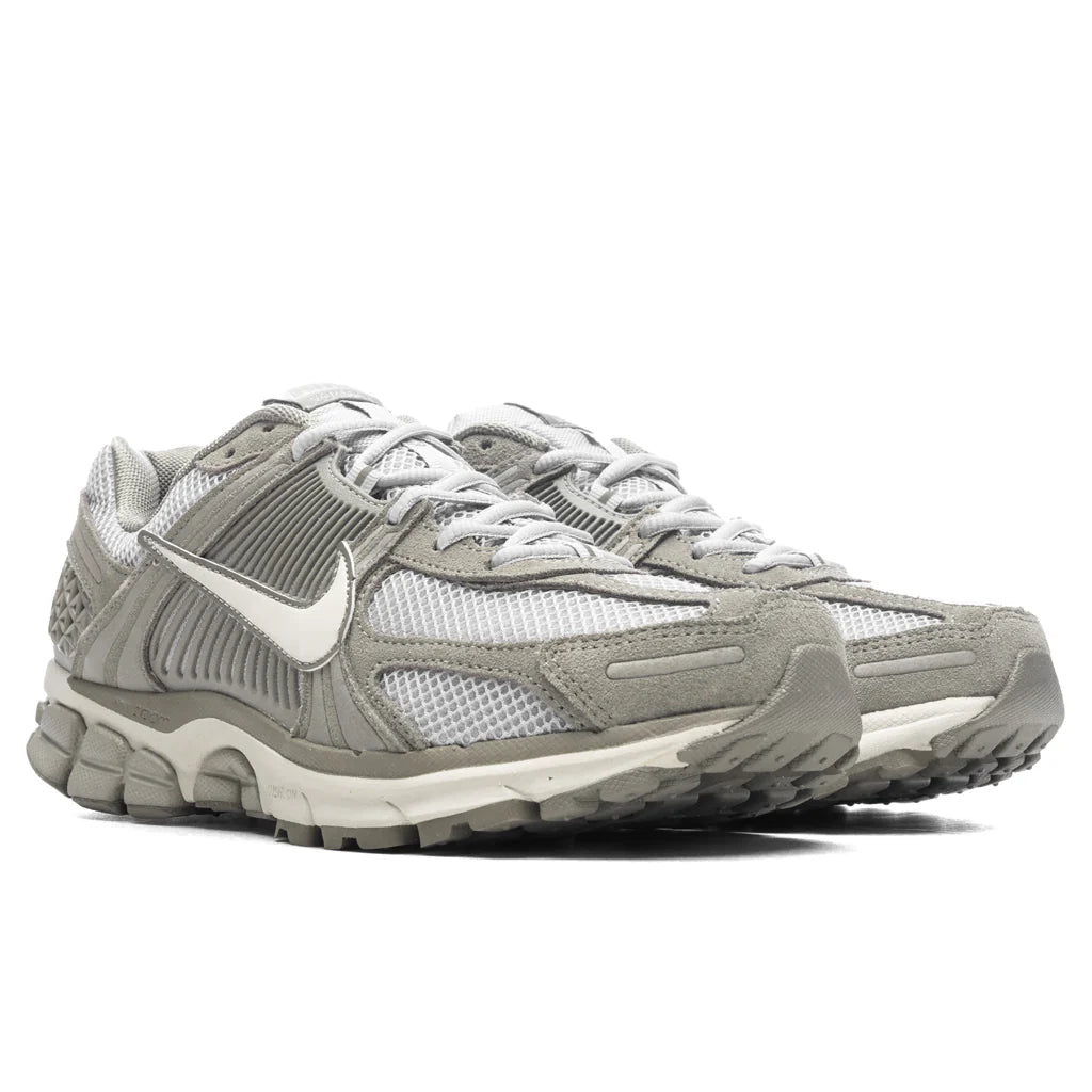 Zoom Vomero 5 Dark Stucco Phantom Light Smoke Grey