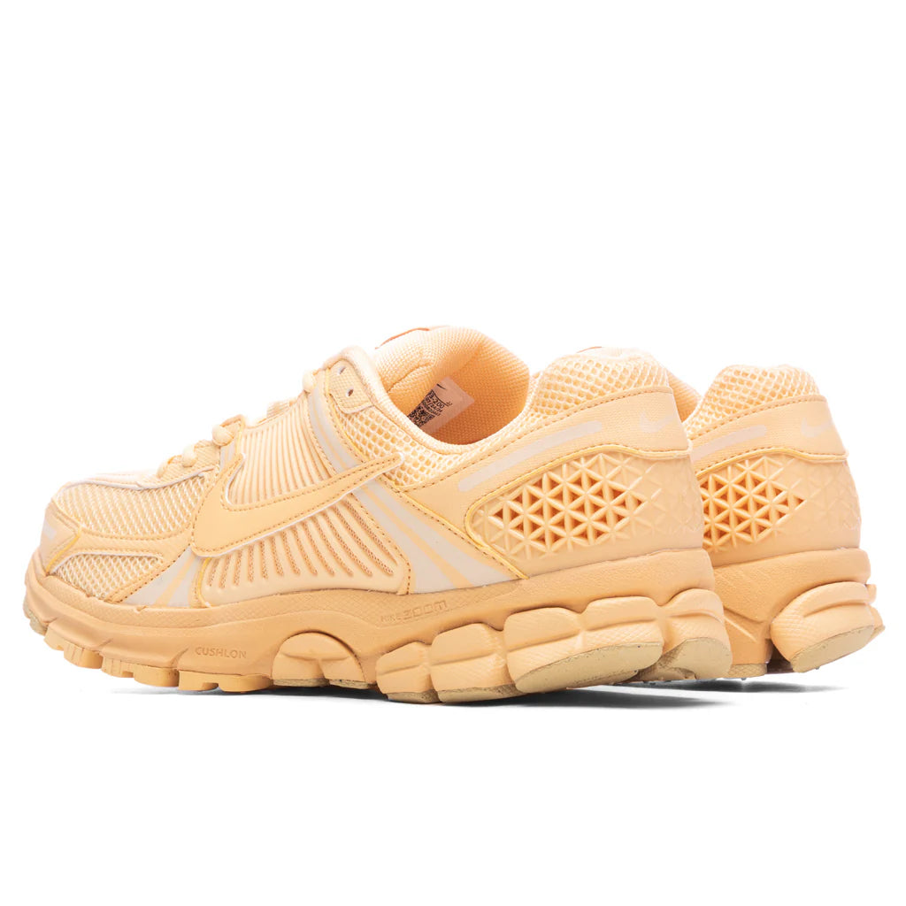 Zoom Vomero 5 Celestial Gold