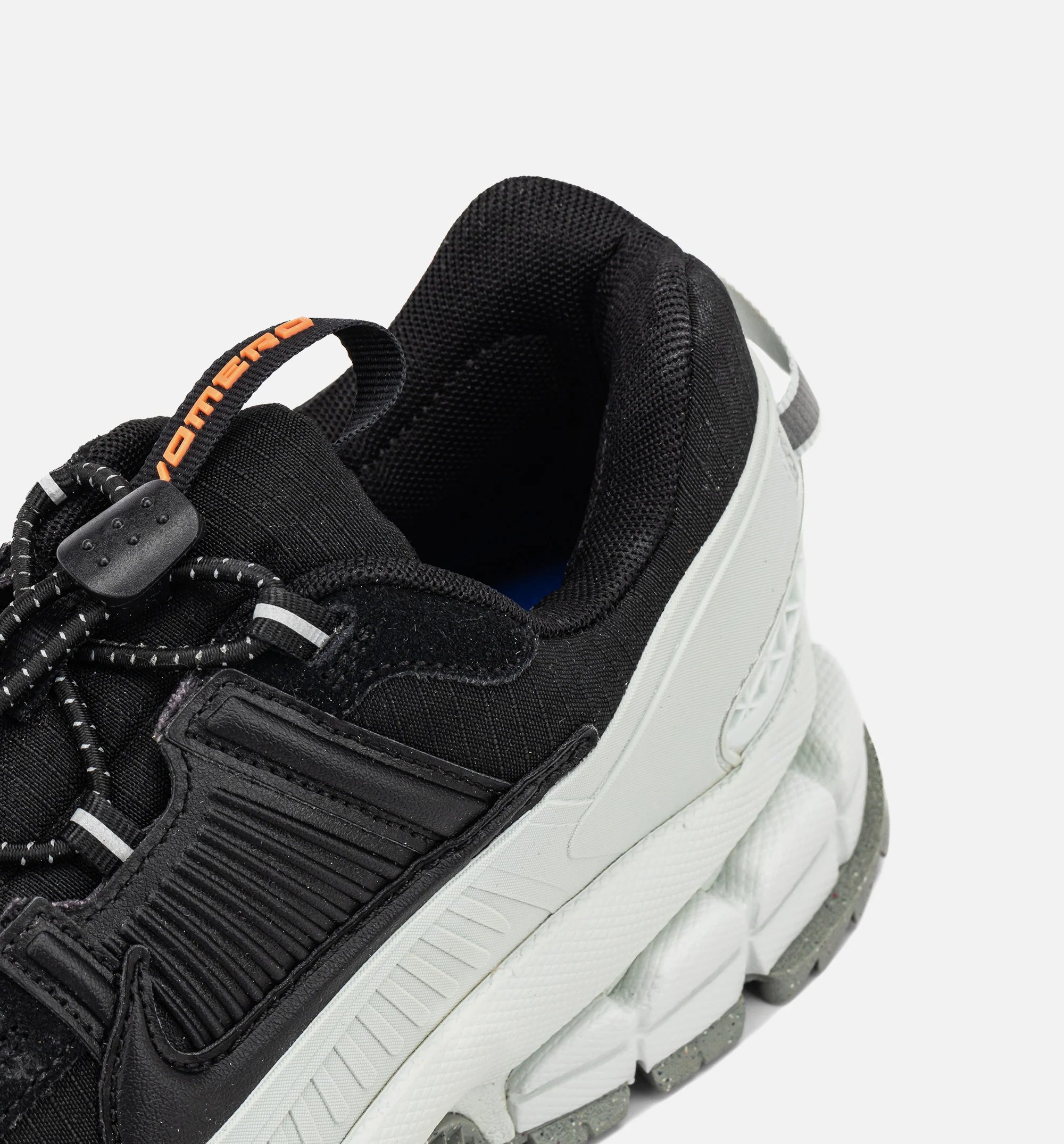 Zoom Vomero Roam Winterized Mens Lifestyle Shoe Black Light Silver Jade Horizon Hyper Crimson
