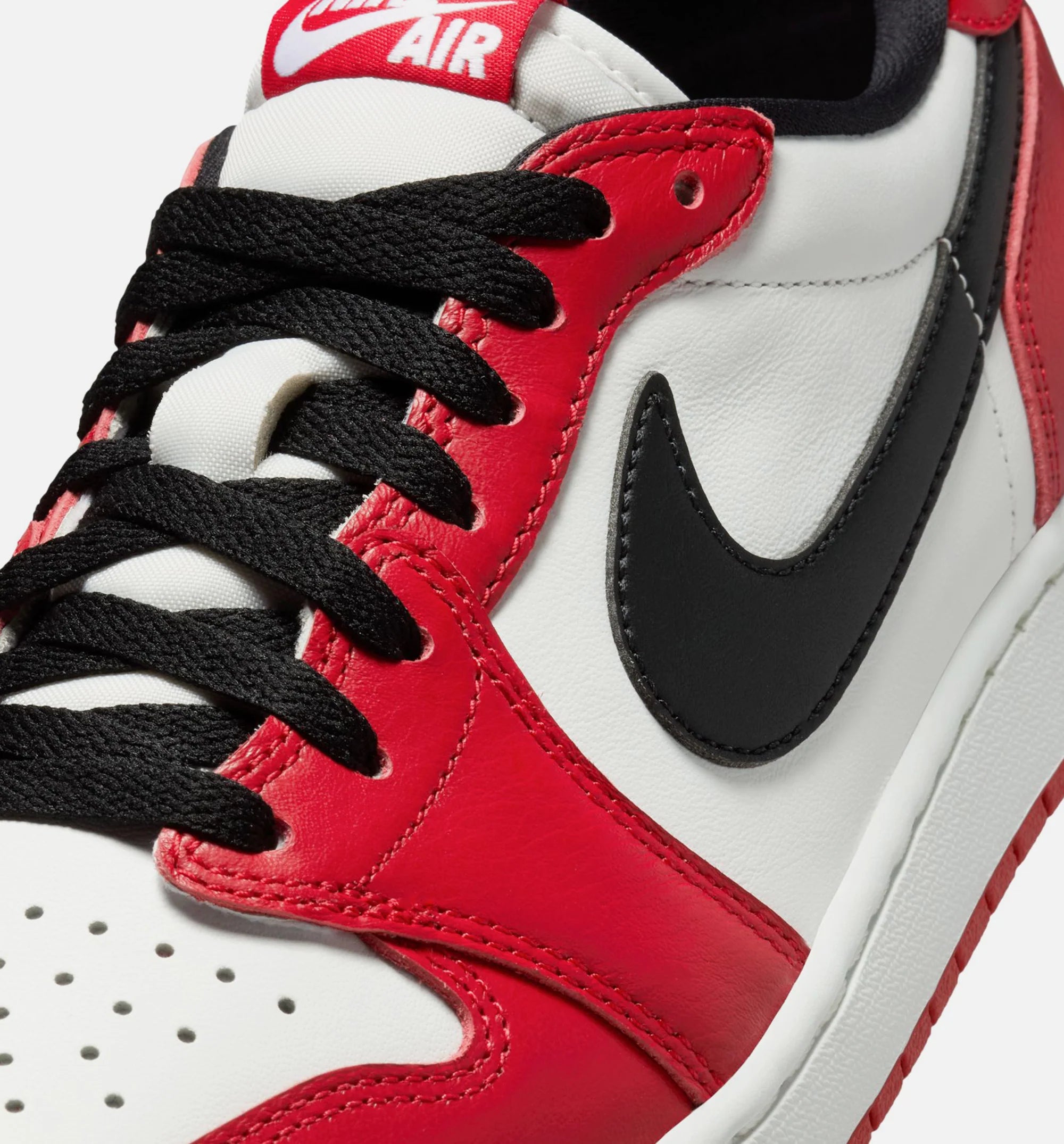Air Jordan 1 Retro Low OG Chicago Mens Lifestyle Shoe Varsity Red Black Summit White