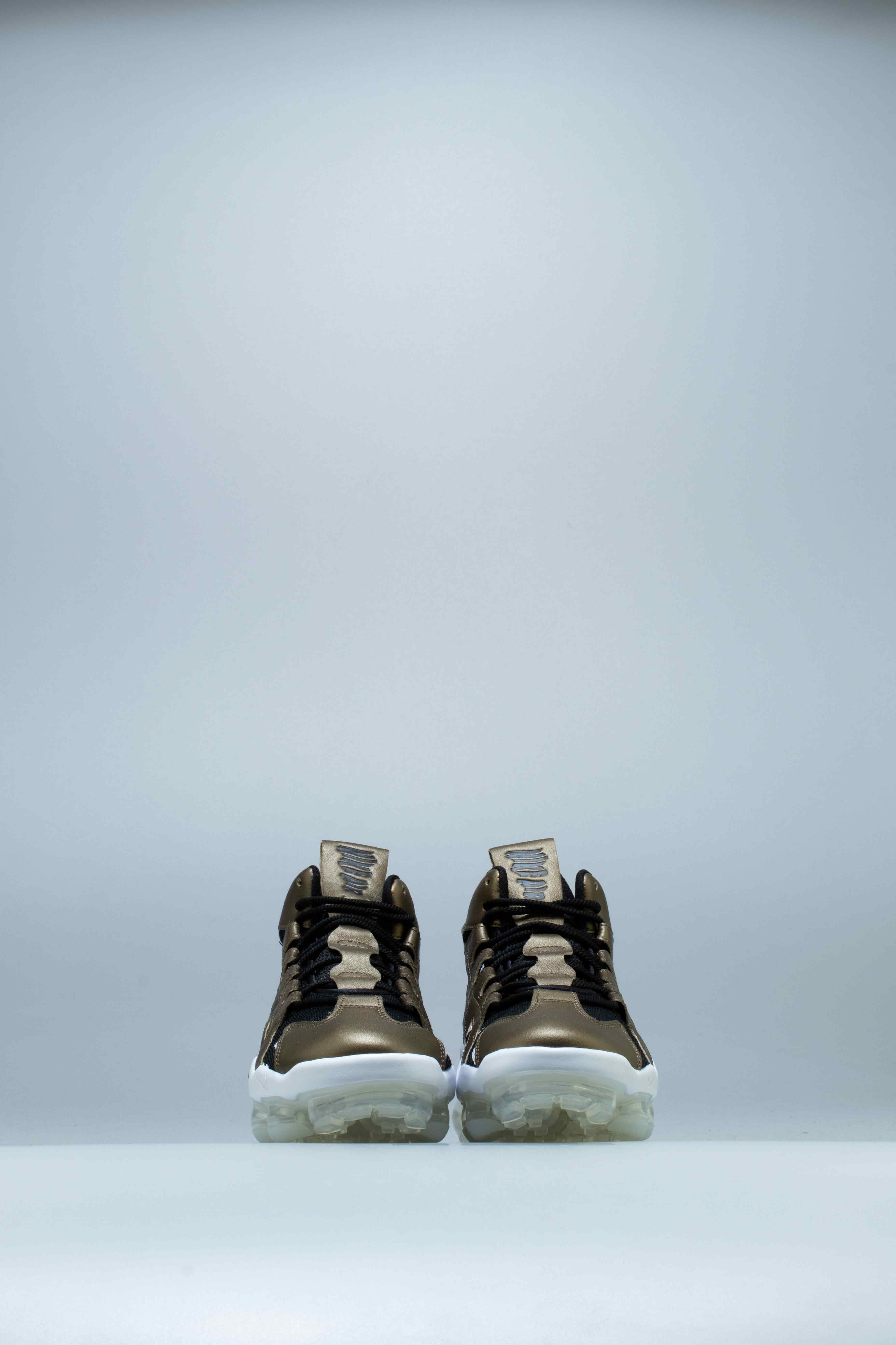 Vapormax Gliese Mens Shoe Metallic Field White Black