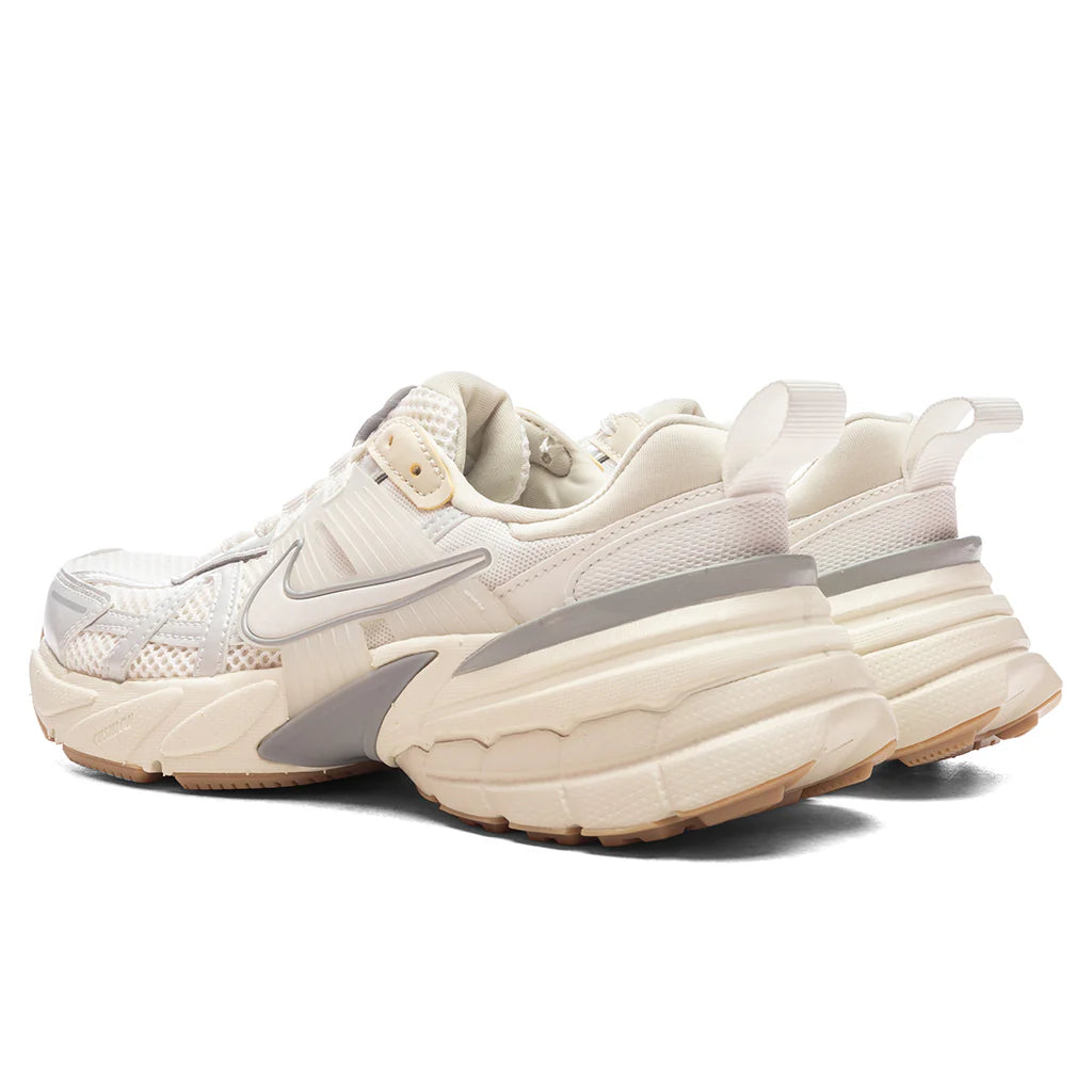 Womens V2K Run Sail Light Khaki Light Smoke Grey