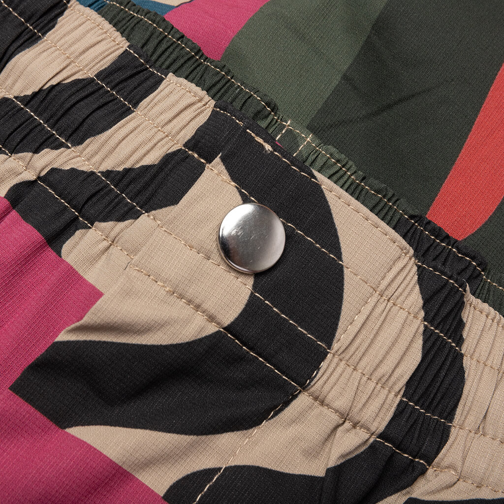 Distorted Camo Shorts Pink