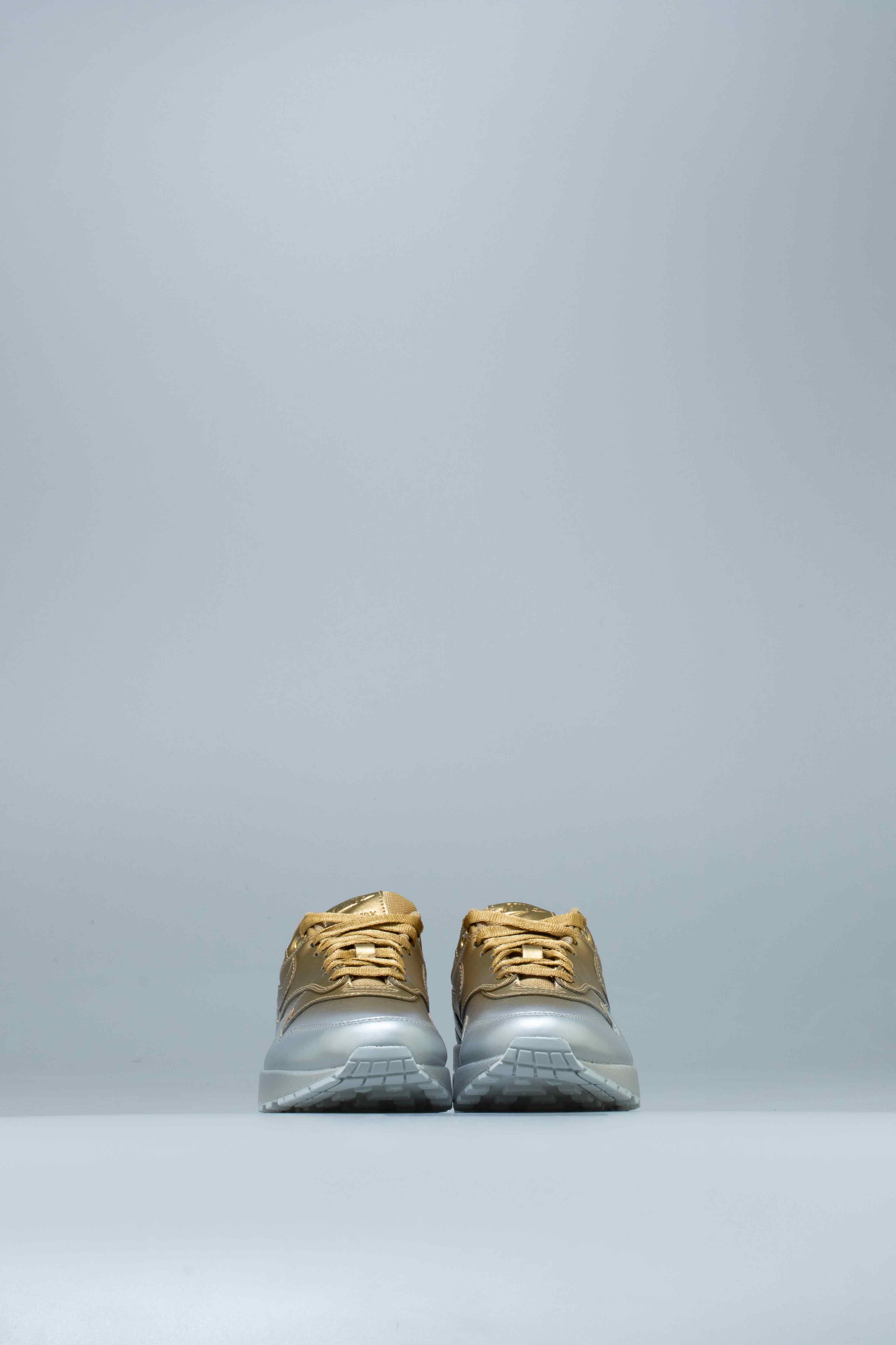 Air Max 1 LX Spray Paint Womens Shoe Metallic Silver Metallic Gold