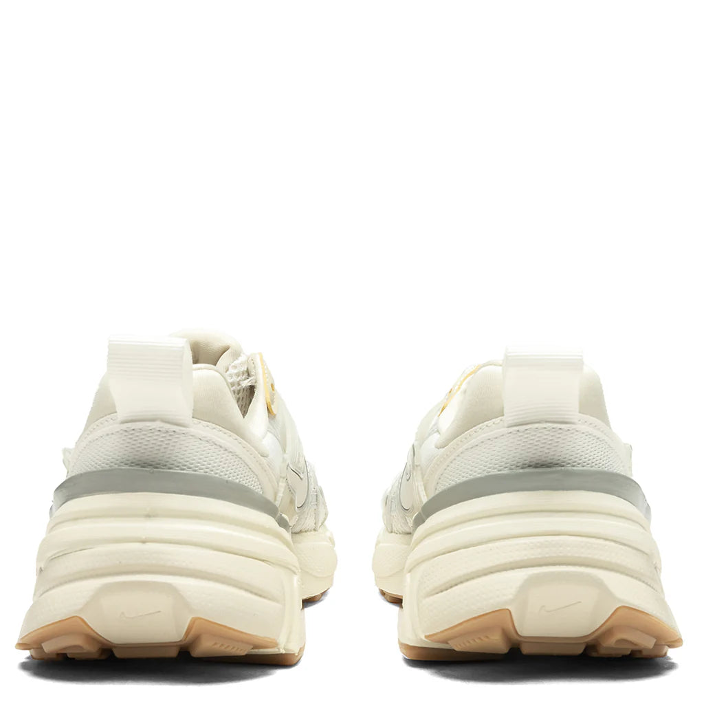 Womens V2K Run Sail Light Khaki Light Smoke Grey
